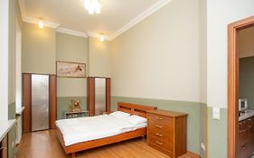 Простора 3 кімнатна біля Майдану Незалежності